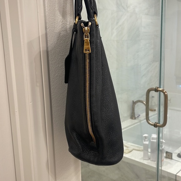 Prada bag - Picture 3 of 8